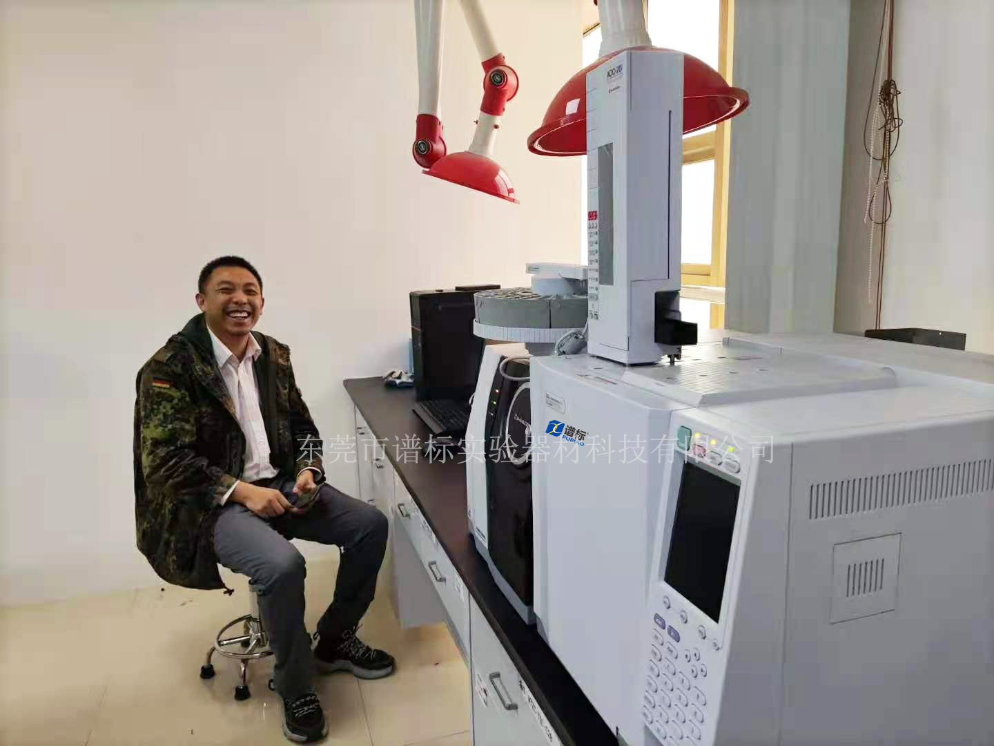 4月25日   ，安排到乌鲁木齐检测公司安装调试ICPMS,GCMSMS,顶空   ，热解吸   ，吹扫铺集等仪器